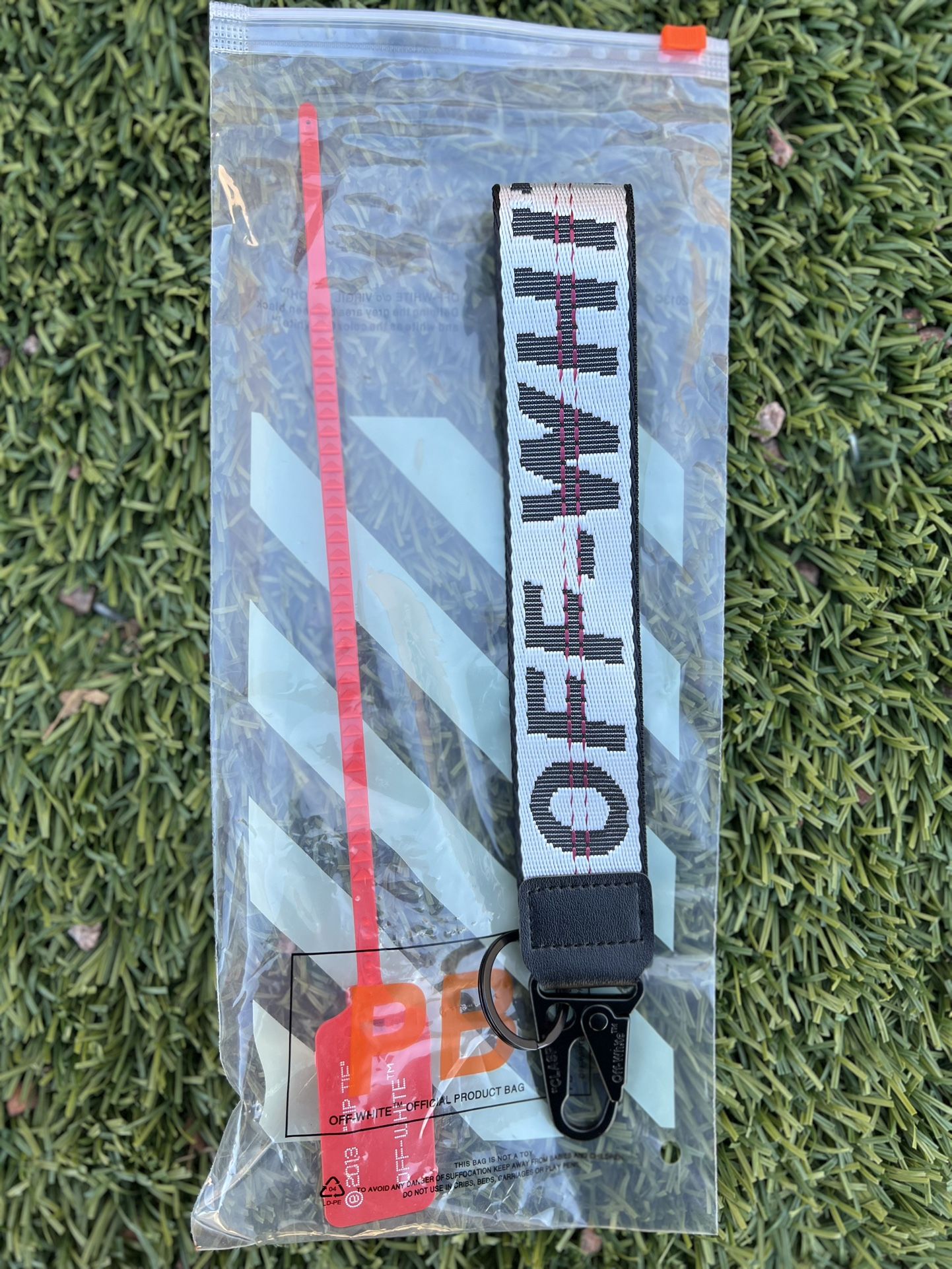 Off White Keychain Silver 