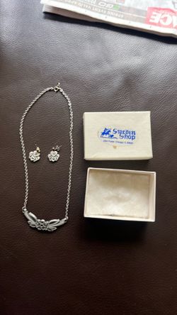 Choker style necklace made in Sweden wth earrings to match