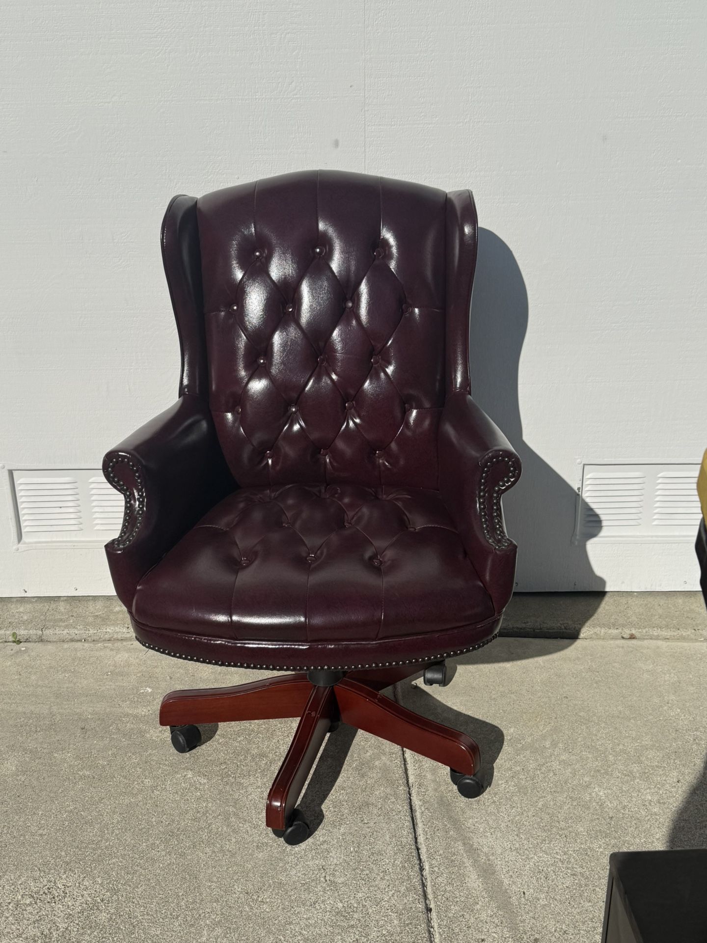 Modern Light Gray Sectional Sofa with Left Chaise and Black Legs