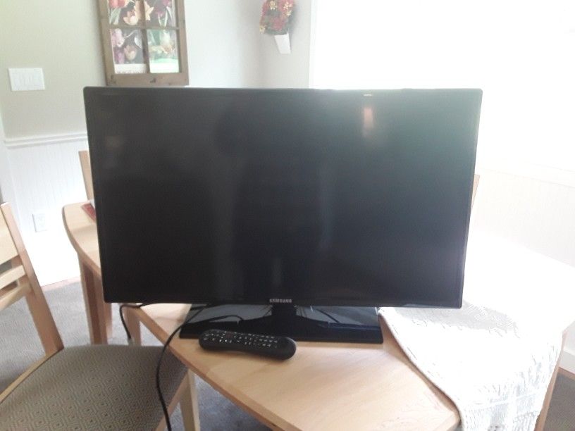 32" Samsung Flat Screen TV