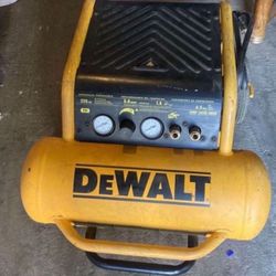 Dewalt COMPRESSOR 