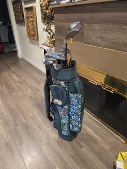 WOMEN'S GOLF CLUBS WITH BAG (GREAT SET FOR BEGINNERS)