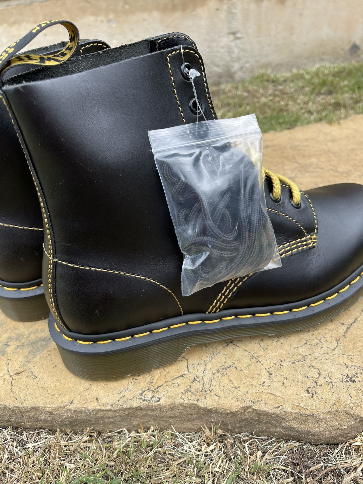 Doc Martens 1460 Pascal Black Leather Boots Women’s Size 9/ Men’s Size 8
