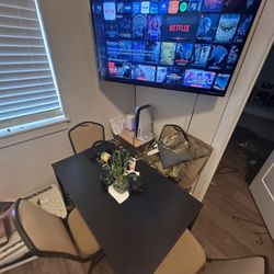 Four-chair dining room for sale