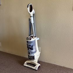 One Shark Professionally Bagless Upright Vacuum Cleaner with LED Lights