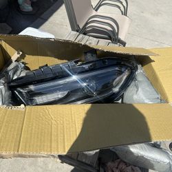 Dodge Charger Passenger Headlight 