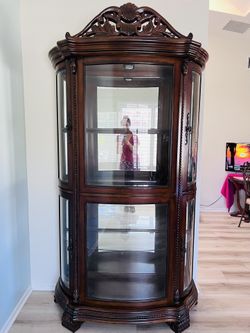 CROWN MARK CURVED END LIGHTED CURIO CABINET