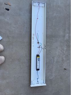 3 4FT White 1 Light Residential