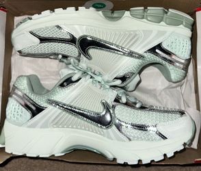 Nike  Zoom Vomero 5 men’s sz 10.5