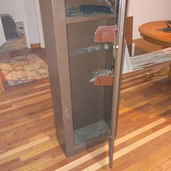 Gun cabinet