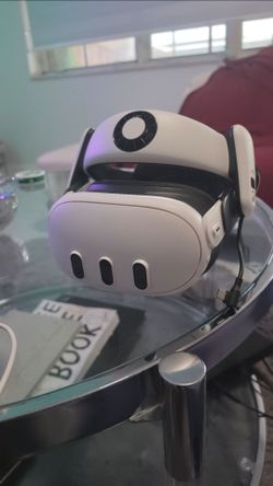 Meta Quest 3 w/ Bobovr S3 pro strap and controller charger/stand