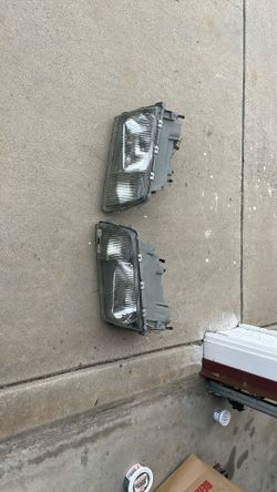 Pair European Headlights for W126 Mercedes 300SD 560SEL