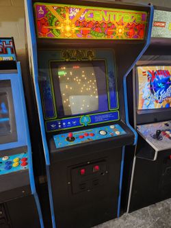 Centipede  arcade cabinet- Pacman, Frogger, Donkey Kong 60 Awesome Games!