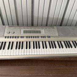 Casio WK200 (PRICE NEGOTIABLE)