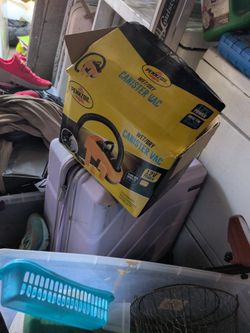 Pennzoil Wet/Dry Canister Vacuum designed for vehicle use.