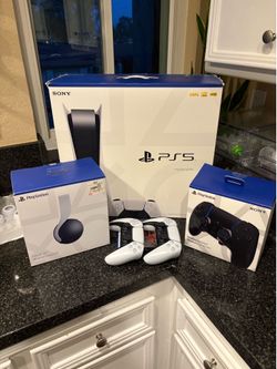 PS5 Disc Bundle – Like New – Extras Included