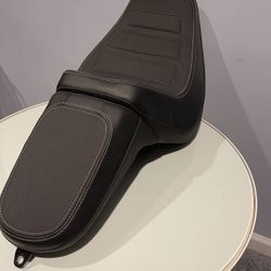 Genuine 2018 Harley-Davidson Fat Bob SEAT