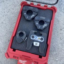 Milwaukee 1/2 in. - 1 in. IPS-P BIP Pivoting Black Iron Pro Press Ring Kit Gas Pipe w/ PACKOUT M12 FORCE LOGIC ProPress Tool  $1599 