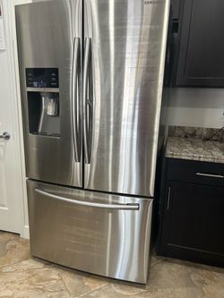 For Sale : Samsung 28 cu ft refrigerator