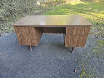 MCM Desk
