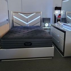 ✅️✅️4 pc ventnor grey finsh wood padded LED headboard queen bed set with metal accent trim✅️(Mattress not included )✅️✅️