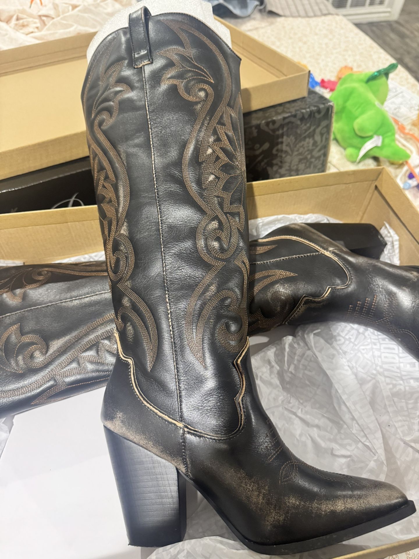 Steve Madden Lasso Brown Distressed CowGirl Boots