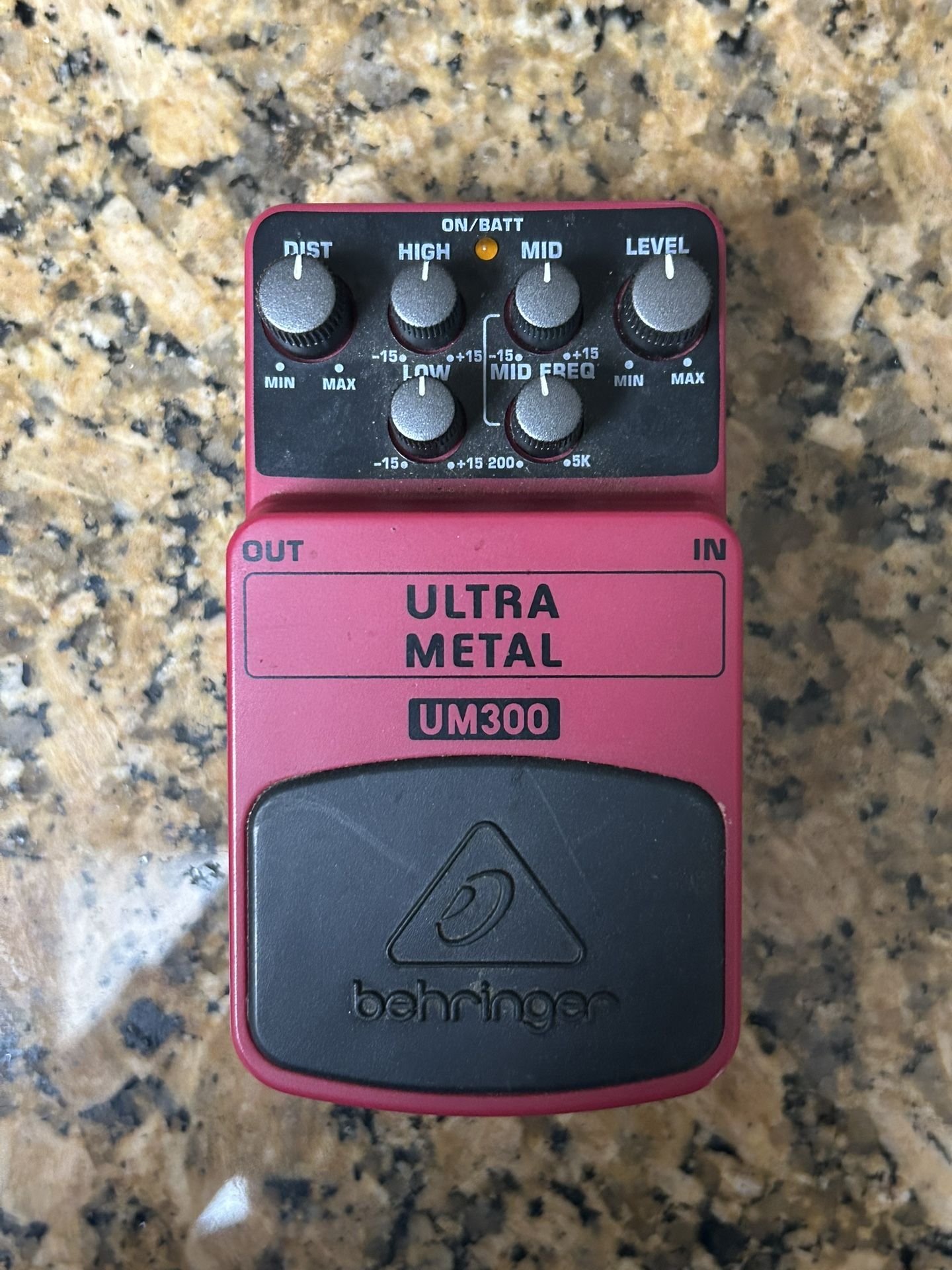 Behringer UM300