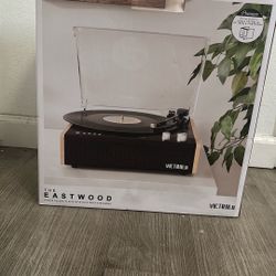 Victoria record player