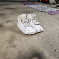 Jordan 1 Mids All White