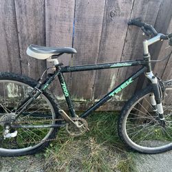 Trek 7000 Mountain Bike 