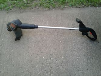 ELECTRIC BLACK AND DECKER TRIMMER