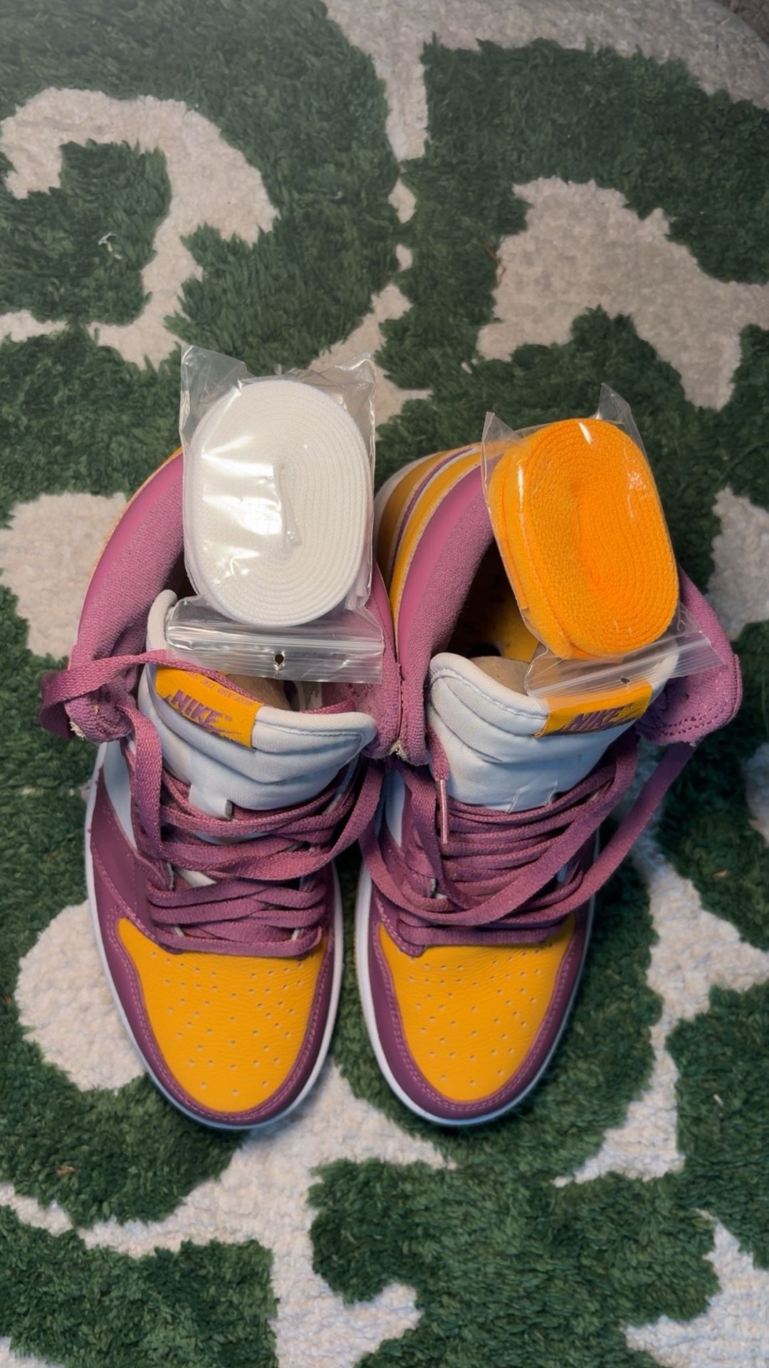 Used Jordan 1 Retro High brotherhood 8.5M ( No Box )