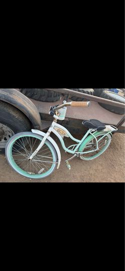 Women’s beach cruiser