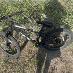 Bicycle For Men For Teenagers Good For Mountain Rides Or Street Rides Or Dirt Rides Has Multiple Modes For Fast And Slow And Uphill Used Like New BBra