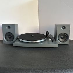 Turntable Crosley T150 with Bluetooth Input and Speakers 