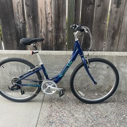 Liv Sedona W / 26” Wheels / XS Frame / 21 Speed  Women’s Hybrid bike
