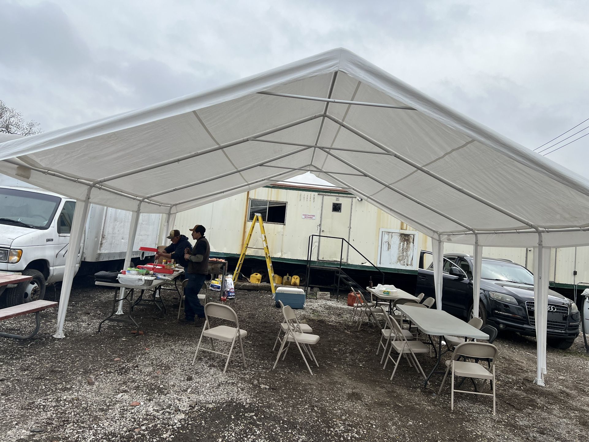 Rent Carpa 20x20 Tables And Chairs