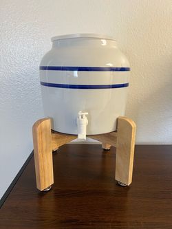 Ceramic water dispenser