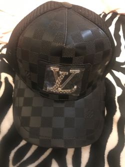 Lv hat