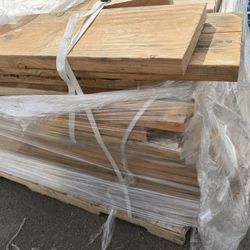 2 pallet Con madera de varios tipos y de 2”x10” diferentes longitudes