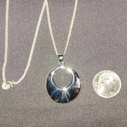 STERLING SILVER CIRCULAR PENDANT 