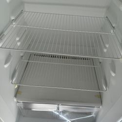 FRIGIDAIRE REFRIGERATOR 