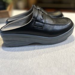 Hang Ten Clogs Mules Size M 