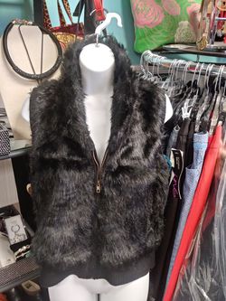Black and white faux fur zip vest New Sz medium large XLarge