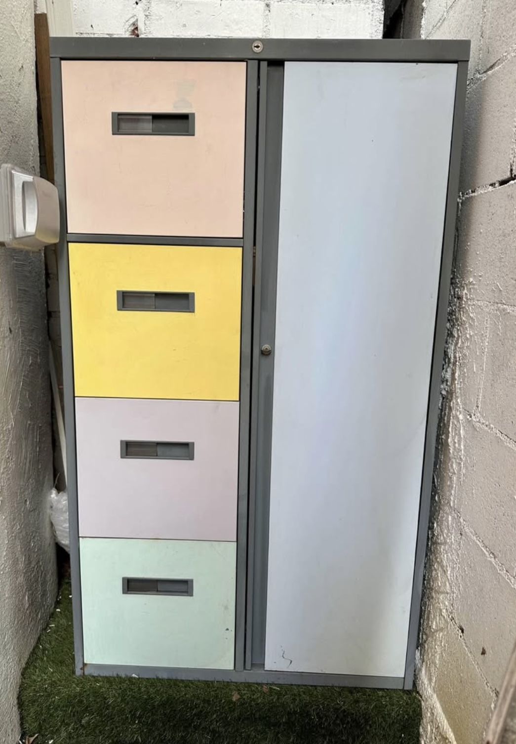 Metal Storage Cabinet with 4 drawer Locking Doors