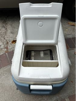 Large max cold  iced chest