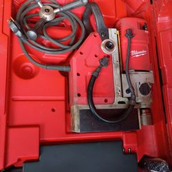 Milwaukee Magnet Drill 