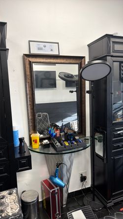 2 Free decorative mirror