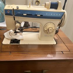 Singer Sewing Machine. (Negotiable)