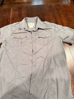 Men's Gray Button-Up Shirt